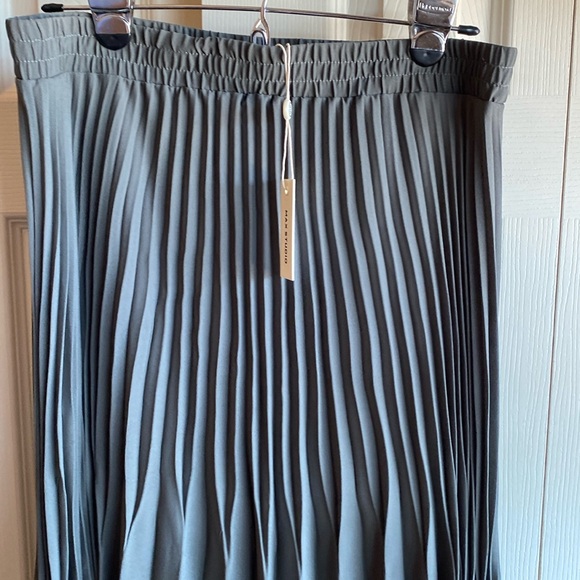 MAX STUDIO NWT Pleated Midi Elastic Waistband Lined Skirt Size Medium - Picture 6 of 11